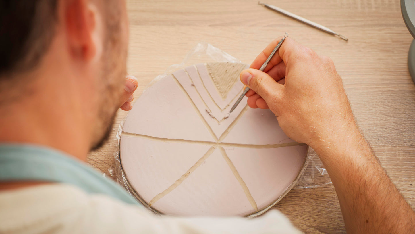 Forfait 1 cours Modelage d'un objet en grès et décor à l'engobe sur une journée