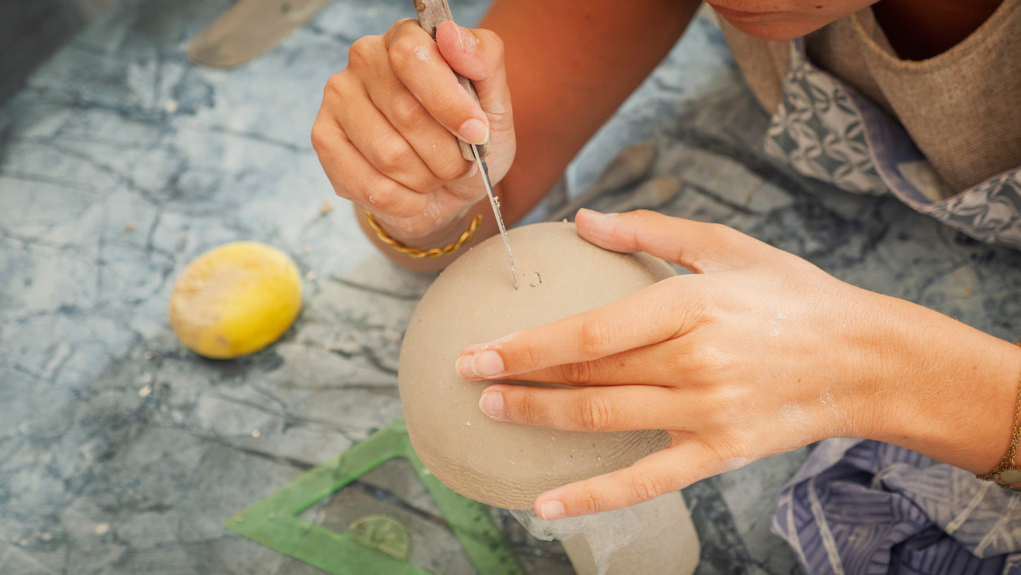 Forfait 1 cours Modelage d'un objet en grès et décor à l'engobe sur une journée